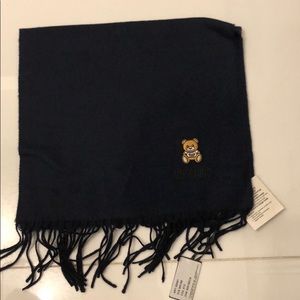 moschino wool scarf